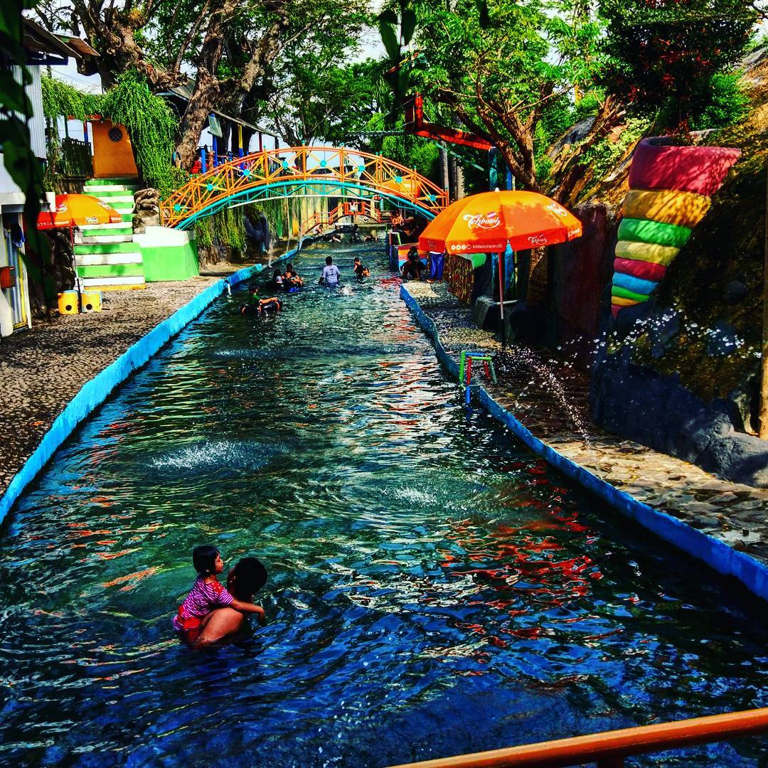 tempat-wisata-dengan-sungai-jernih-penuh-ikan-seperti-di-jepang?page=all